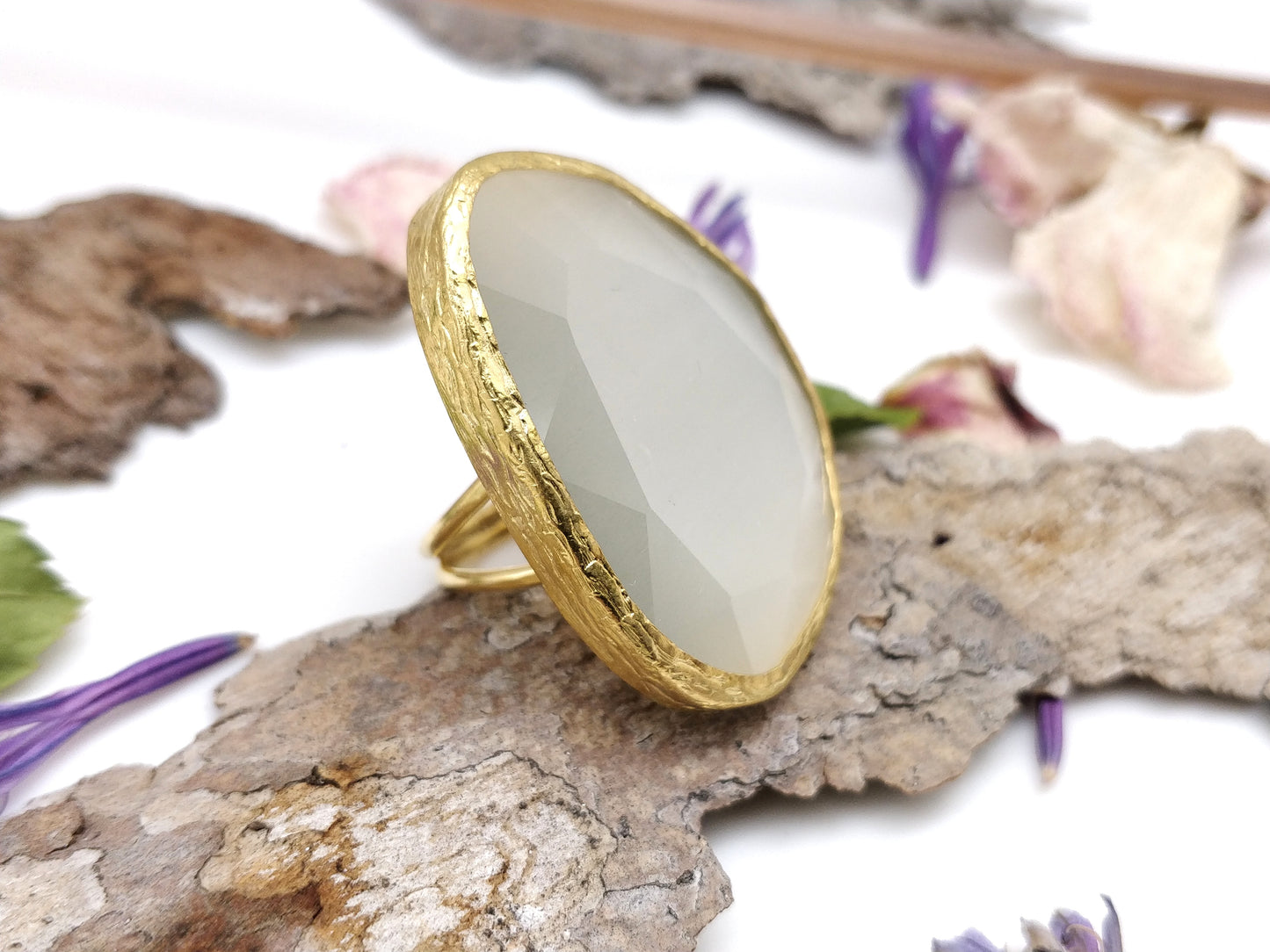 White Cat Eye Statement Gold Ring - shopzeyzey