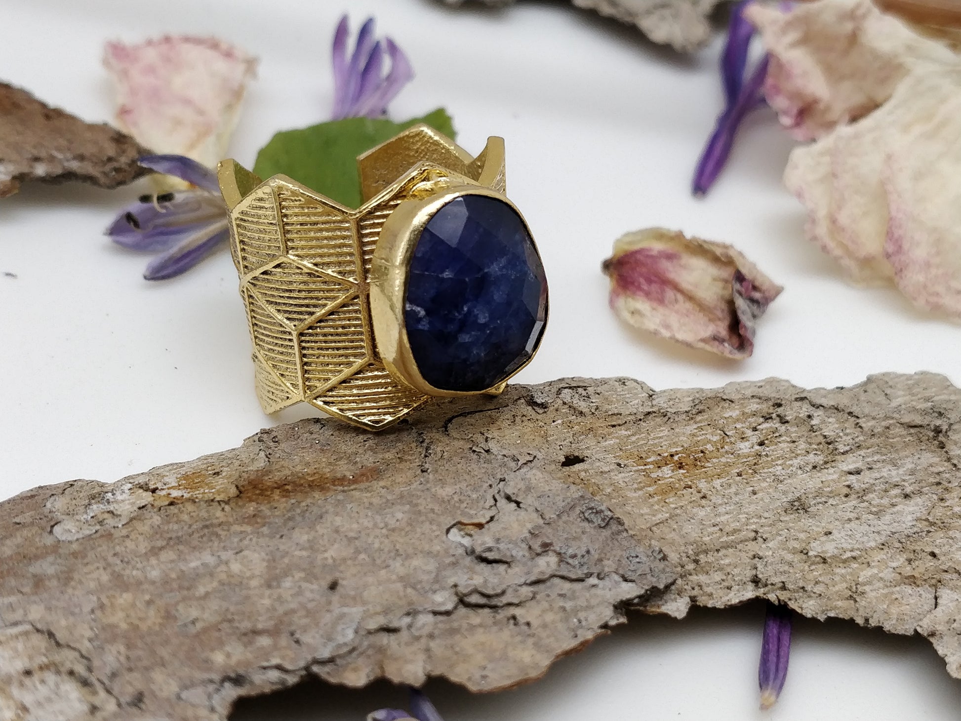 Sapphire Gold Finger Ring - shopzeyzey